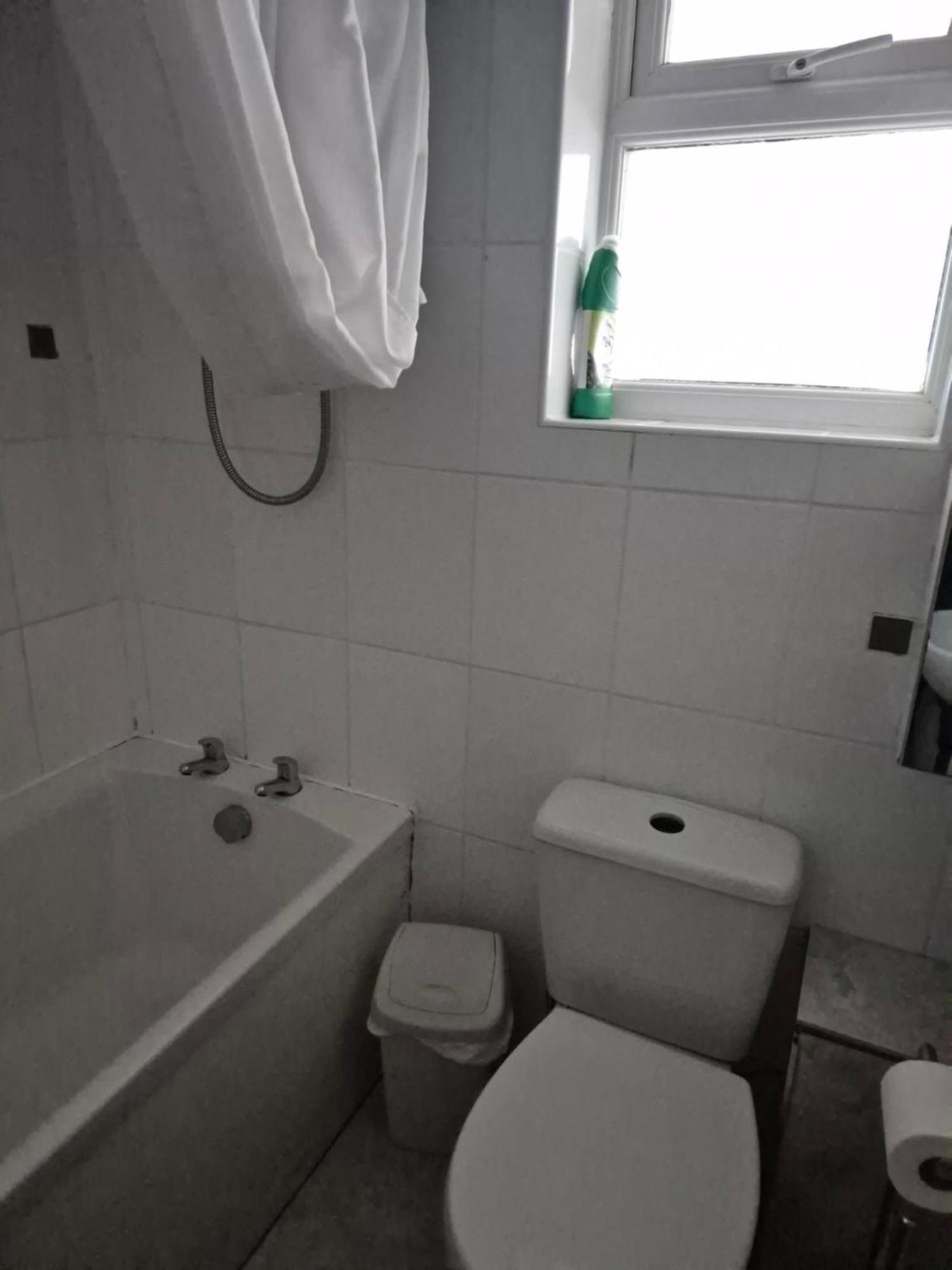Accomadation Wrexham Exterior foto