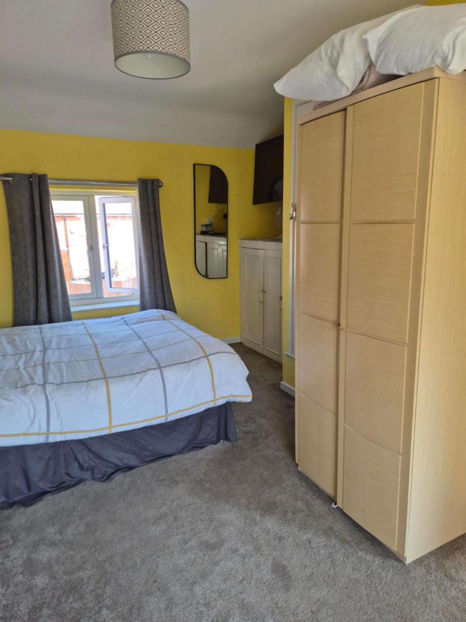 Accomadation Wrexham Exterior foto